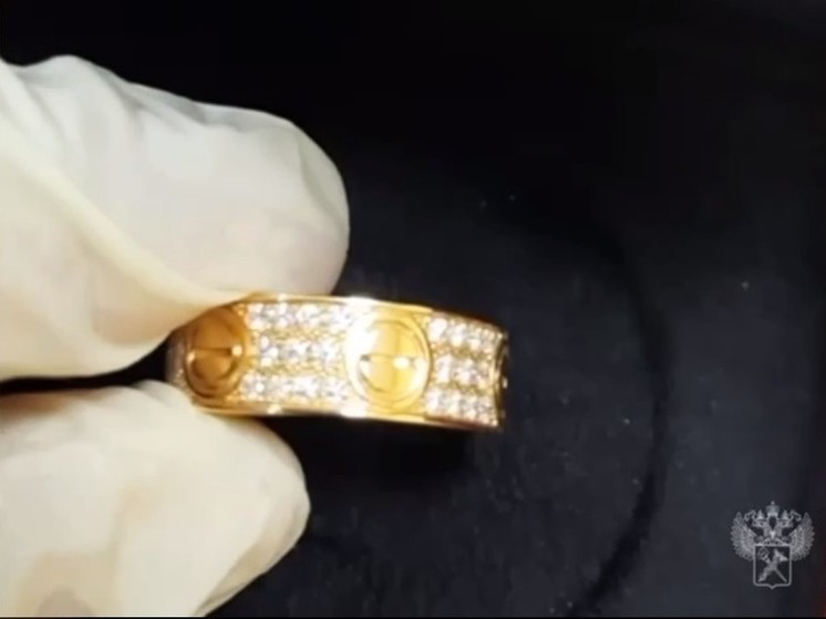 У пассажира в Домодедово обнаружили драгоценности на 5,5 млн. рублей