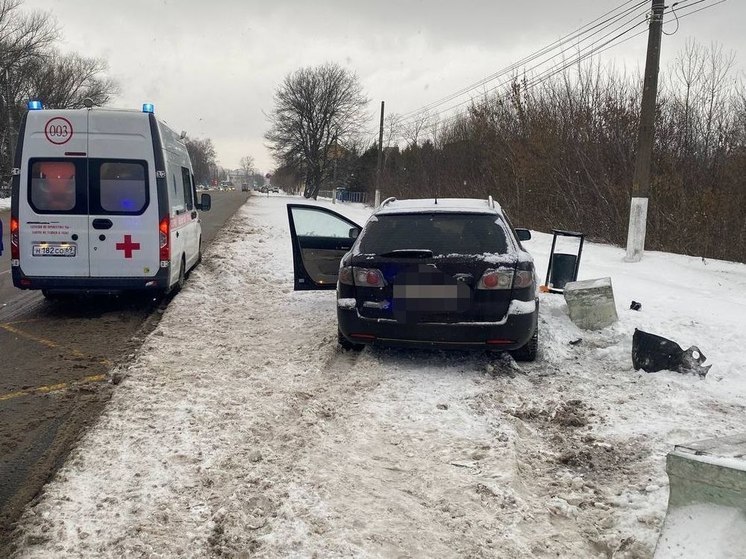В Твери иномарка выехала на остановку и сбила пенсионера