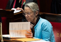 Депутат Национального собрания Франции Каролин Фиа сделала замечание премьер-министру Элизабет Борн за курение вейпа во время обсуждения законопроекта