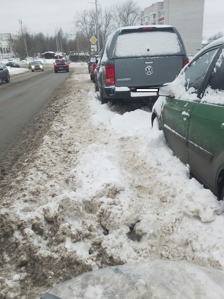 Жители Петрозаводска остались и без тротуара, и без обочины