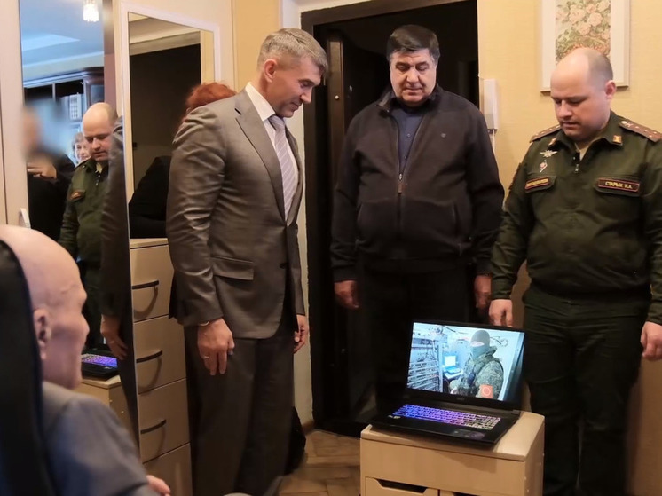 Бойцы СВО поздравили новосибирского ветерана со 100-летием