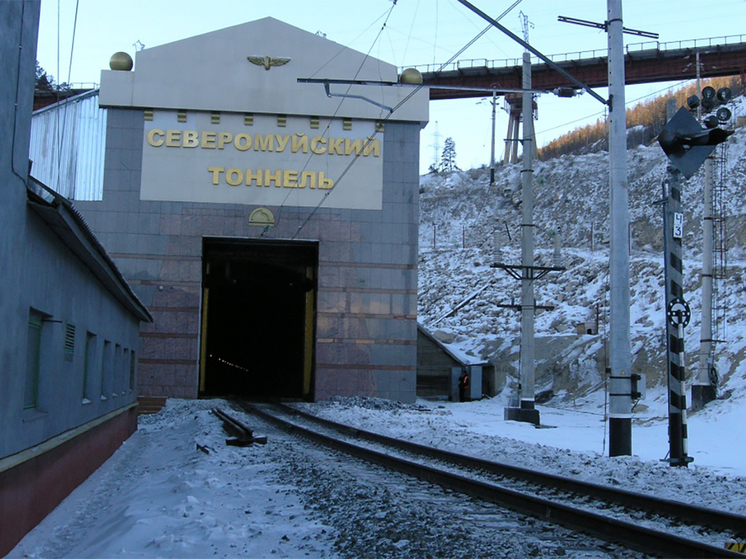 Baza: второй за сутки поезд с топливом горит на Байкало-Амурской магистрали
