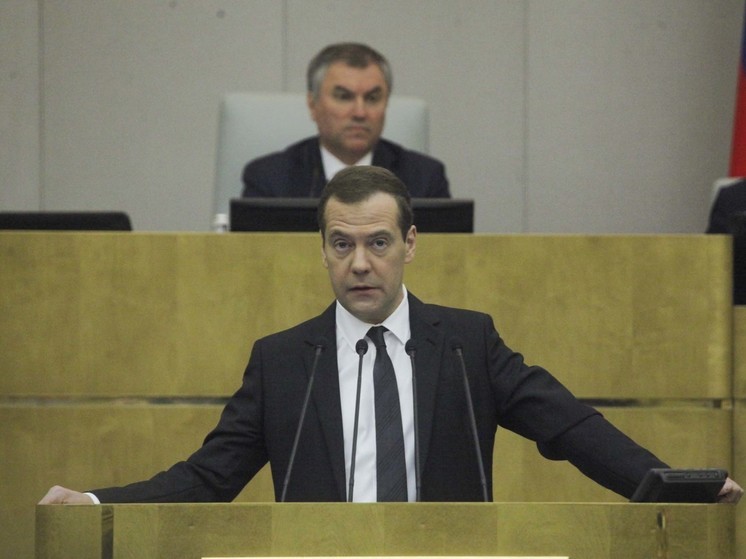 Медведев: пока идет "война до последнего украинца" выборов нет, "есть зеленские"