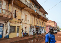 В городе Бисау, столице Гвинеи-Бисау, были услышаны звуки выстрелов, сообщает агентство AFP