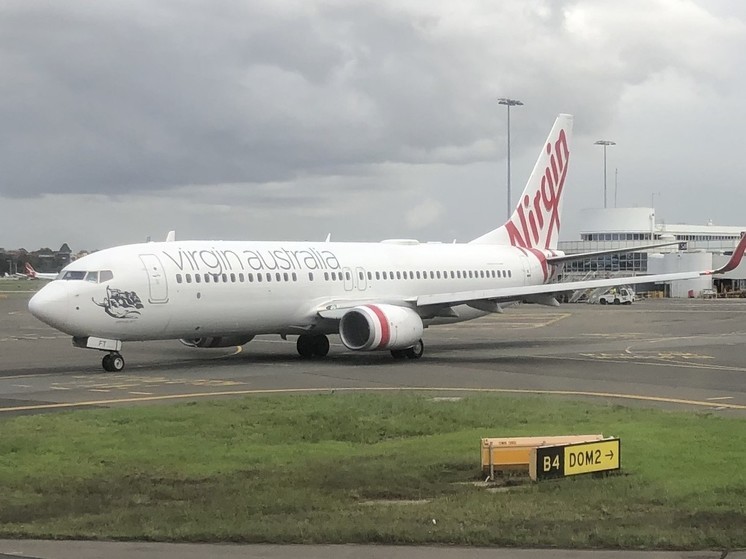 Virgin Australia заставила переодеться пассажира из-за пропалестинской надписи