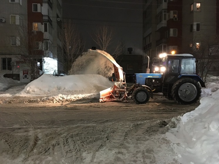 На дороги Саратовской области в ночь на 1 декабря высыпали 45 тонн чистого хлорида