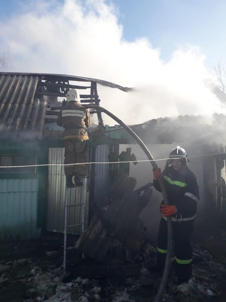 В Курской области потушили пожар в слободе Рыбинские-Буды