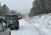 В 18 районах Забайкальского края работают 50 единиц дорожной техники после выпадения снега и образования наледи на дорогах