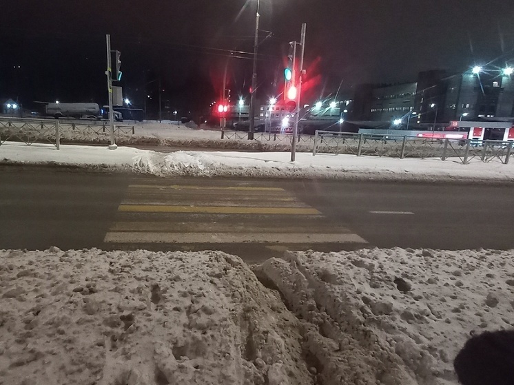 Жители Петрозаводска уже пятый день ждут очистки пешеходных переходов