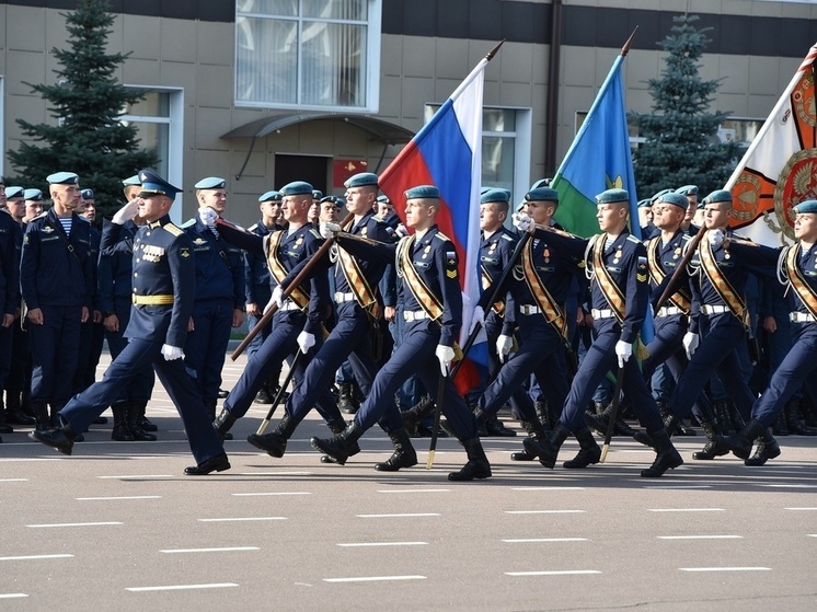 Курсантов РВВДКУ имени Маргелова начали обучать стрельбе из оружия НАТО