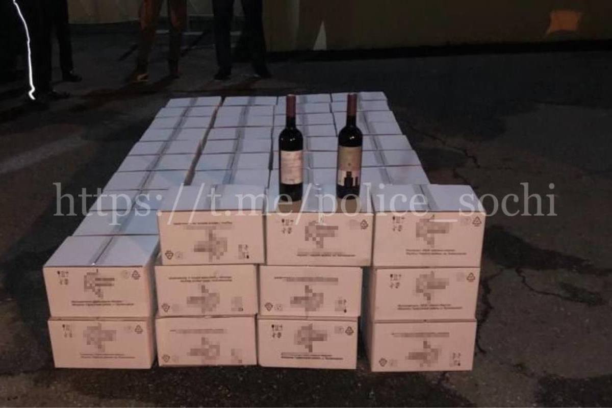 Сочинские полицейские изъяли 400 литров контрафактного алкоголя