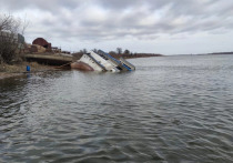 В Астраханской области в селе Икряное на реке Бахтемир затонуло судно серии «Ярославец»