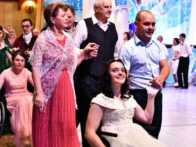 В Ярославле инвалиды-колясочники удивили зрителей танцами