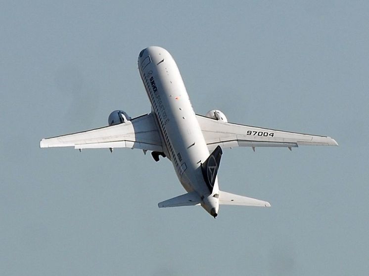 Российский самолет вынужденно сменил курс из-за отказа автопилота