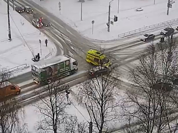 Появилось видео с места ДТП с автомобилем скорой помощи в Петрозаводске