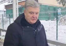Зачем экс-президент решил напомнить о себе

