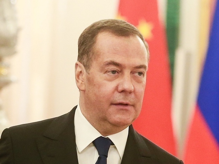 В Новосибирске Медведев поддержал досрочную пенсию для физруков в детсадах