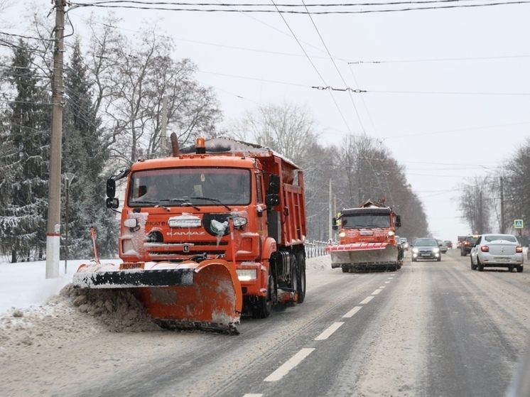 В Курске продолжают устранять последствия мощного снегопада