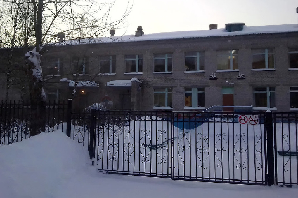 Неизвестный проник на территорию детского сада в Новодвинске
