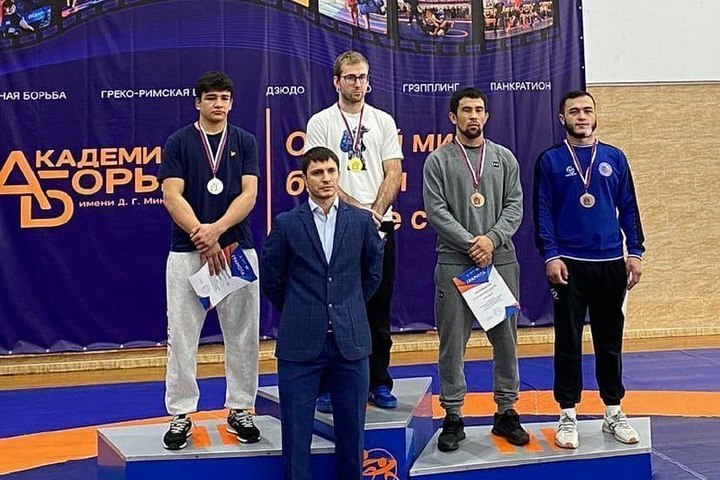 Борцы из Хакасии стали призерами на чемпионате Сибири