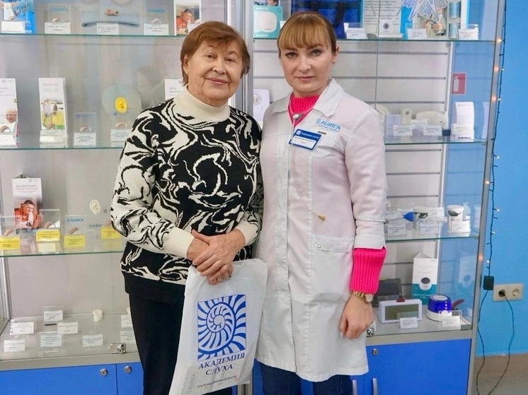 В Орле маме участника СВО подарили слуховой аппарат