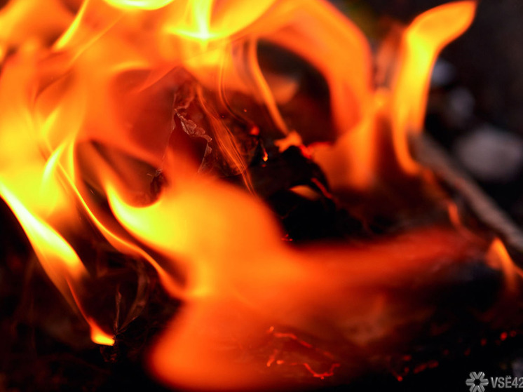 Грузовик загорелся в Кузбассе