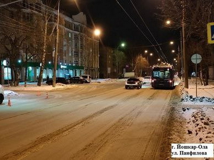 В Йошкар-Оле на улице Панфилова машина сбила 18-летнюю девушку