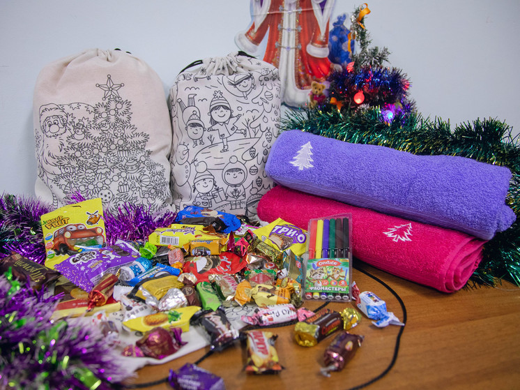 В НАО привезли почти семь тысяч мешков с подарками для детей