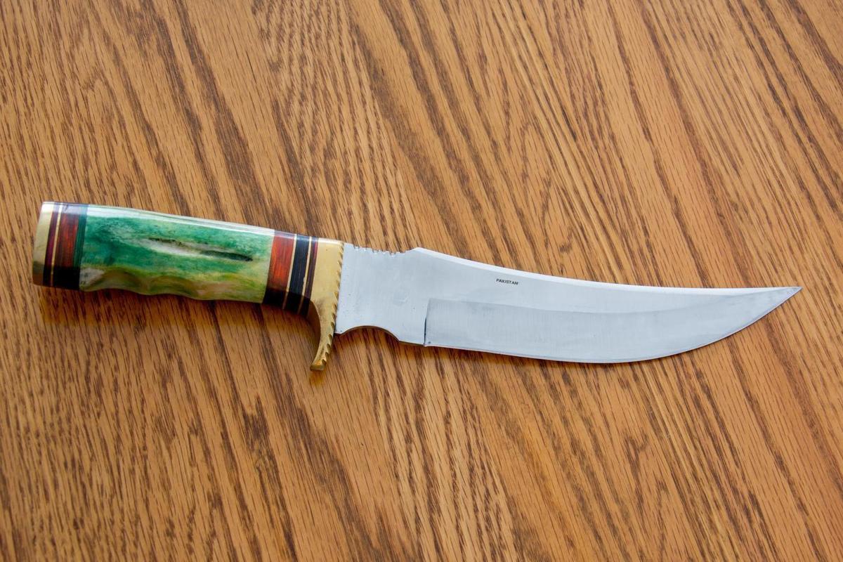 Мигрант из Таджикистана вспорол ножом бедро петербургскому школьнику