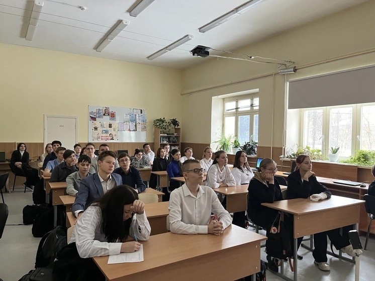 Школьники Серпухова почтили память защитников Родины