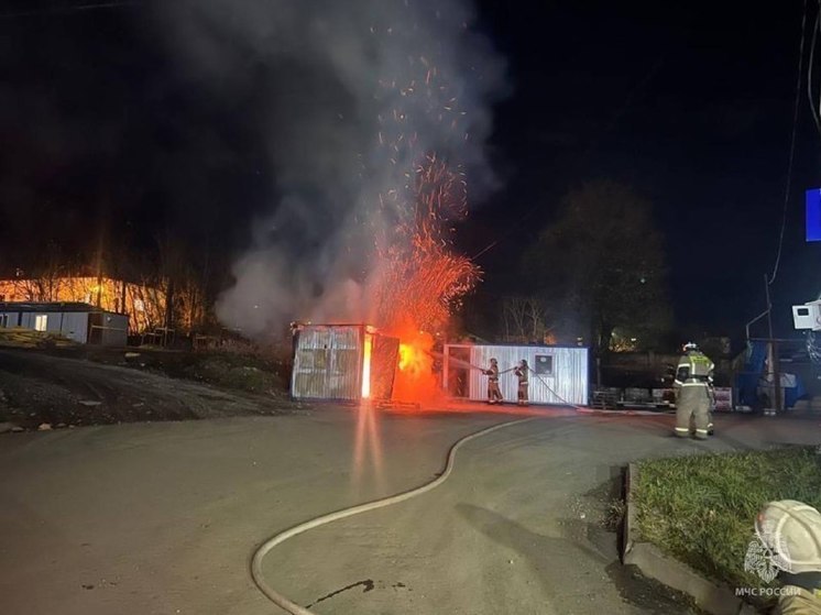 Во Владикавказе на территории стадиона «Спартак» вспыхнул пожар