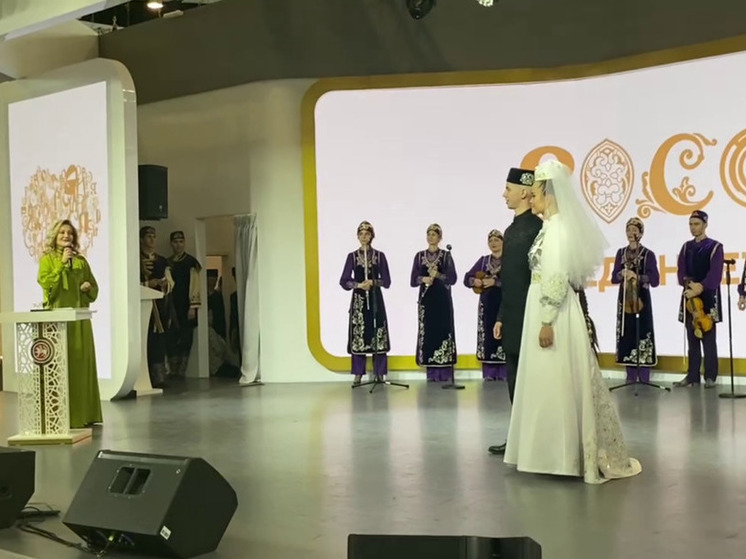 Пара из Татарстана отметила свадьбу на Дне республики форума «Россия»