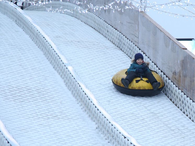 Специалисты проверили зимние горки в четырех округах Подмосковья