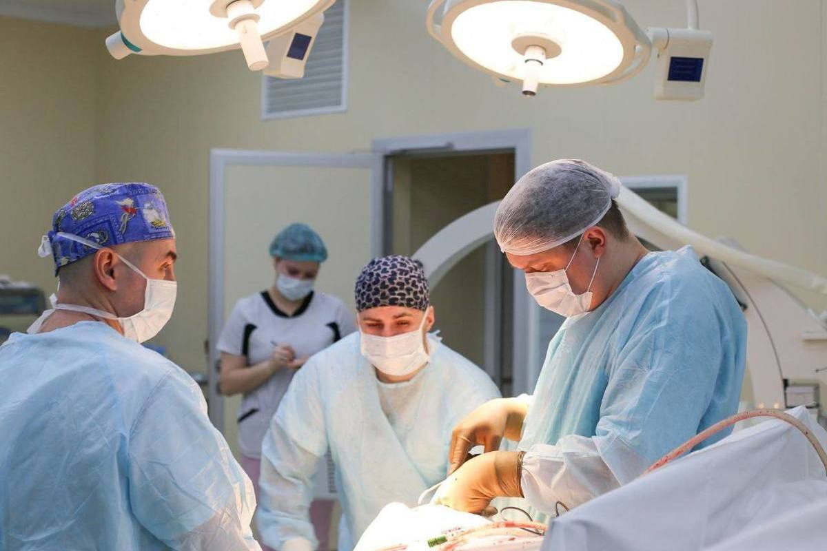 Более 40 врачей Подмосковья спасли чудом выжившую в ДТП женщину