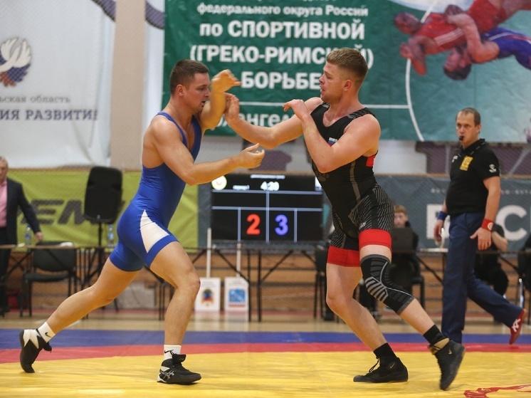 В Архангельске проходит чемпионат СЗФО по греко-римской борьбе