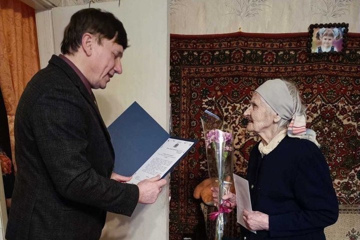 Псковичка Анастасия Иванова отметила 95-летие