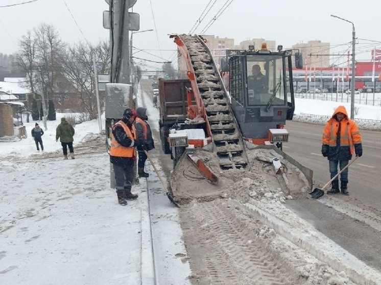 Снег в Туле 2 декабря убирают 240 рабочих и более 110 единиц техники