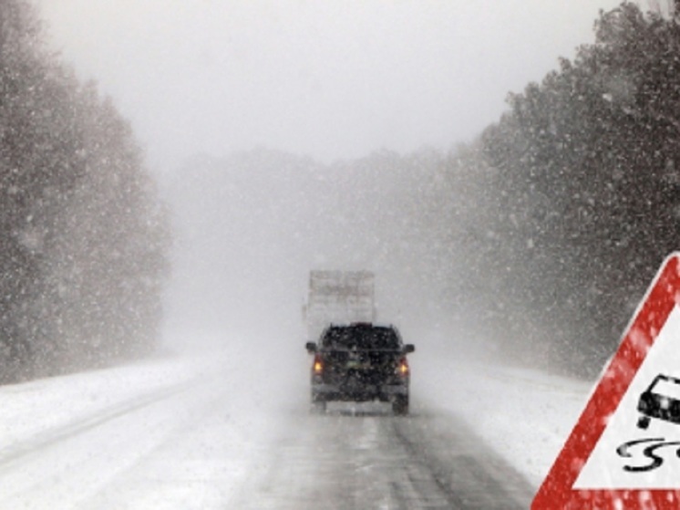 ГИБДД обратилась к свердловским водителям из-за мощного снегопада