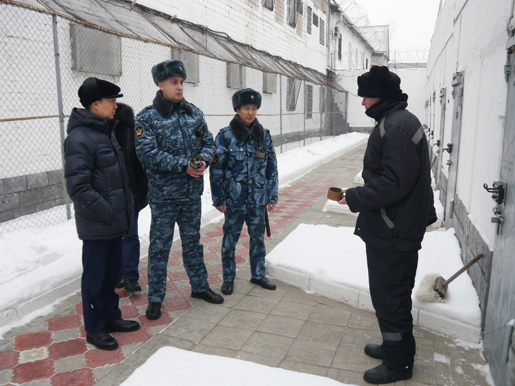 Омбудсмен Шулбаев узнал, как живут осужденные в хакасской колонии