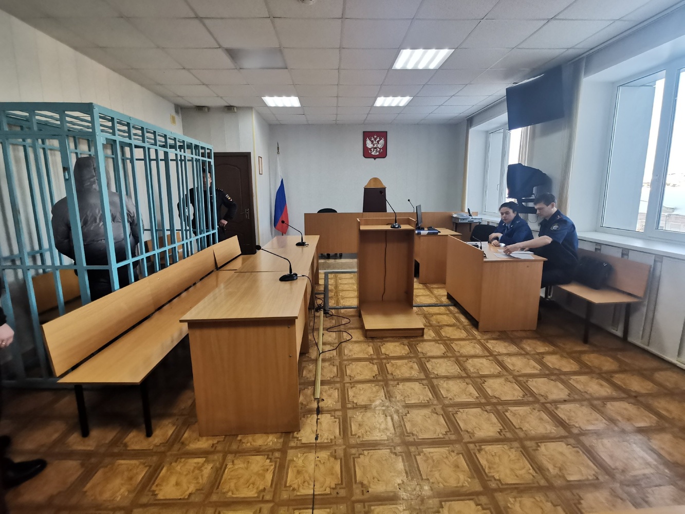 Опубликованы фото из зала суда во время избрания меры пресечения похитившим девочку в Калужской области 
