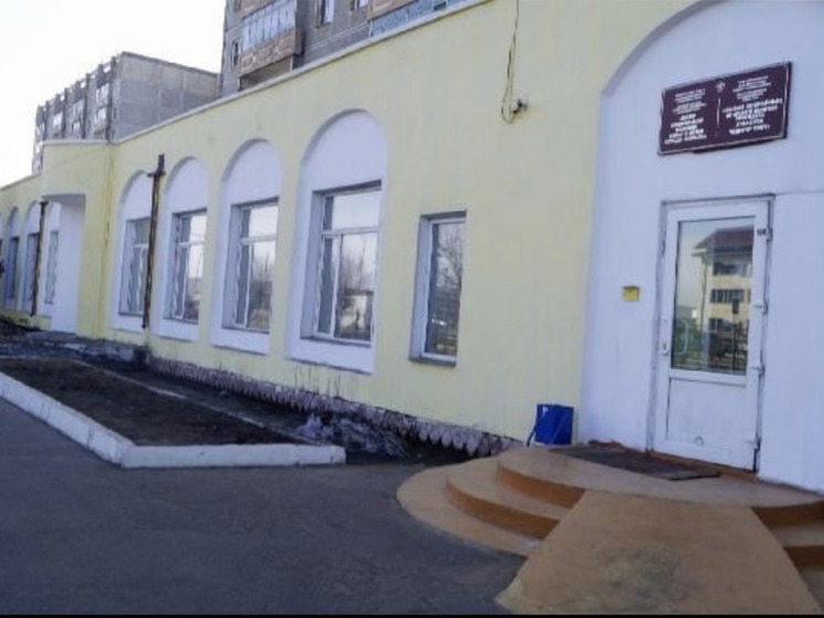 В Туве воспитанницы  социального центра поцарапали себе запястья