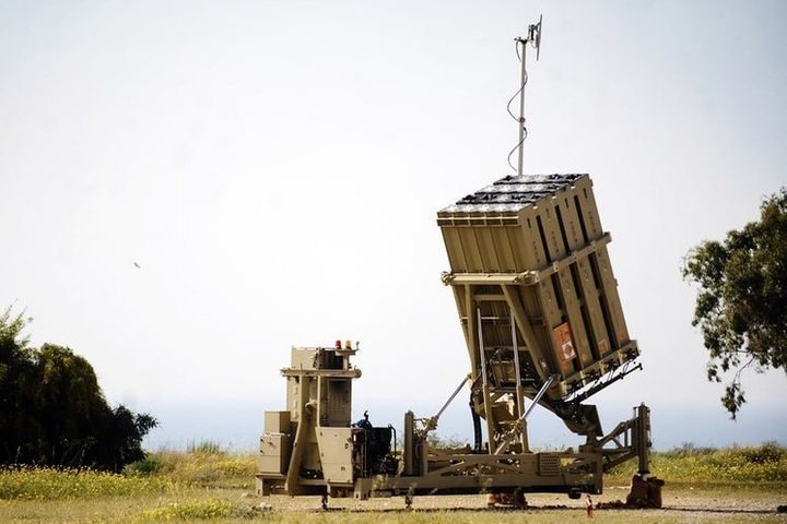 Израильская система ПВО дала сбой: на Тель-Авив упала ракета
