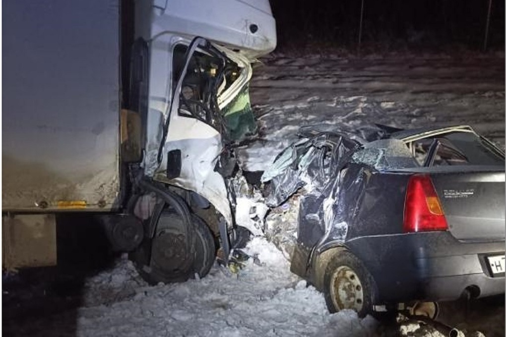В Костромской области в аварии с грузовиком погиб 40-летний мужчина
