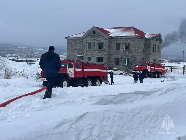 Пожарные потушили частный дом в СНТ «Медик» на Сахалине