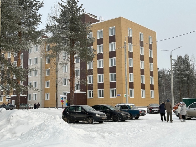 В Приморском районе жителям аварийных домов вручили ключи от новых квартир