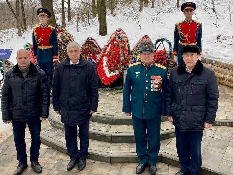 Делегация белгородского университета почтила память неизвестного летчика