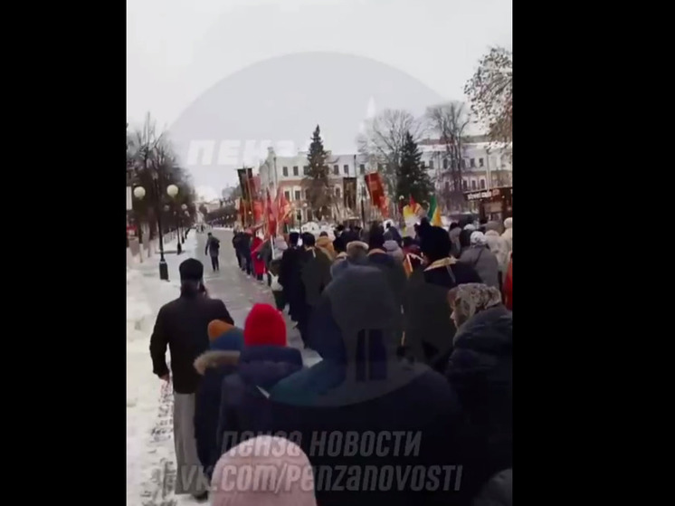 Православные пензенцы прошли Крестным ходом с чудотворным образом Николая II