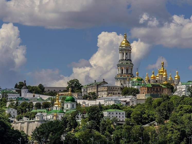 По мнению украинской депутатши, в храмах УПЦ слишком много русскоязычных

