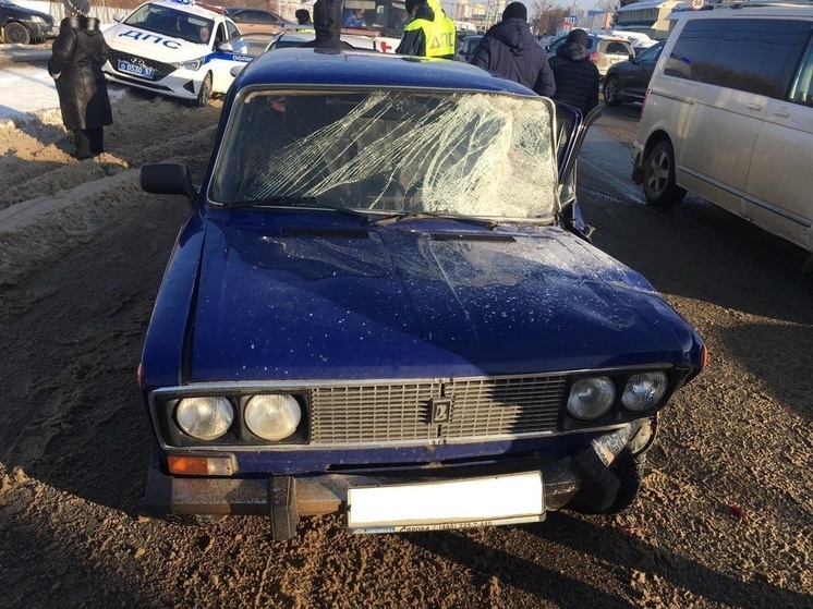 В Орле на Кромском шоссе столкнулись два авто: есть пострадавший