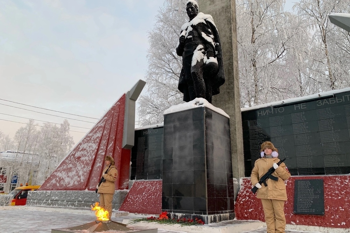 В Новодвинске зажгли огонь Памяти в честь Дня Неизвестного Солдата - МК  Архангельск